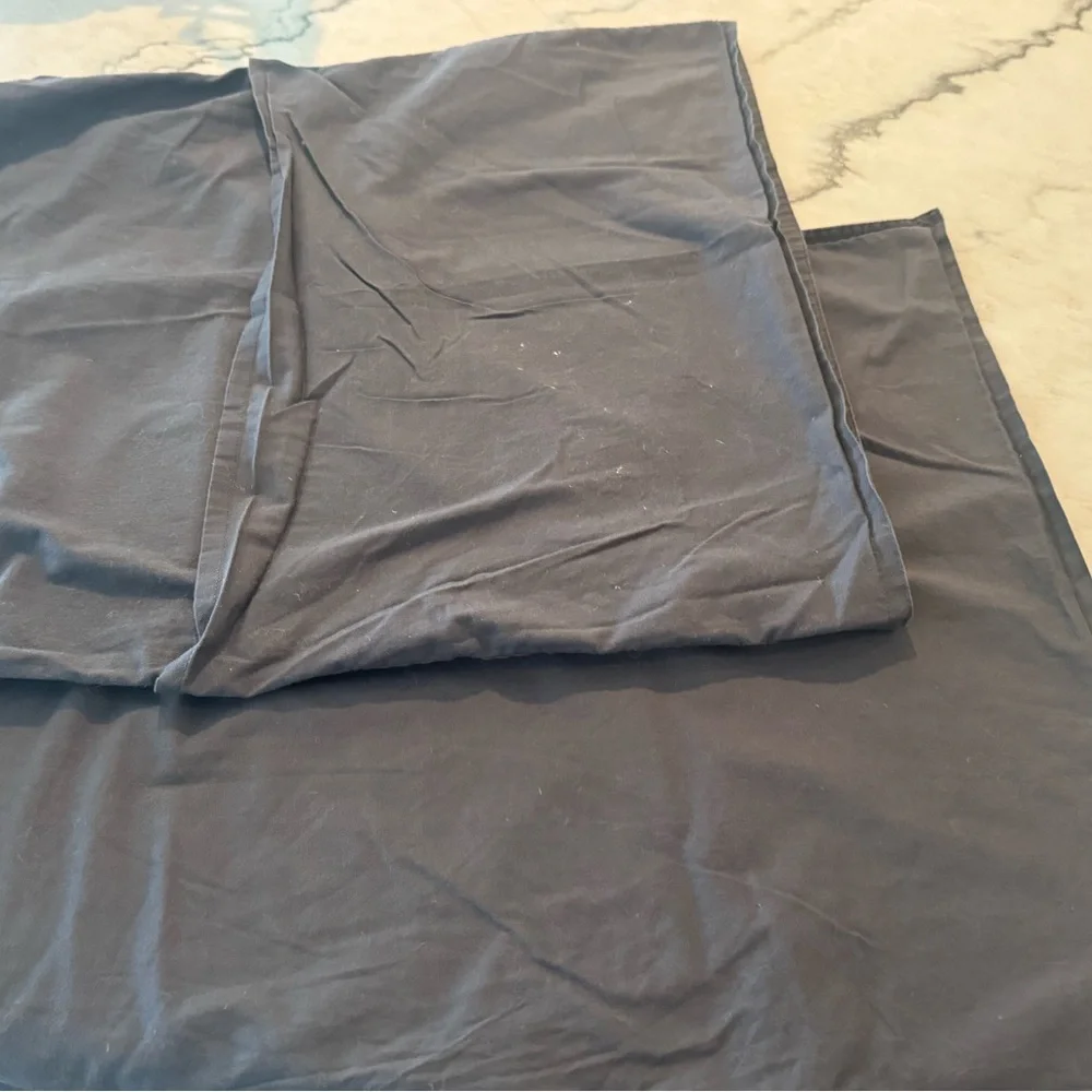 King size duvet cover and 2 pillow cases.